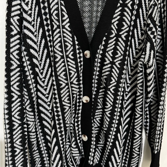 BLOOMCHIC Sweater - Picture 9 of 10